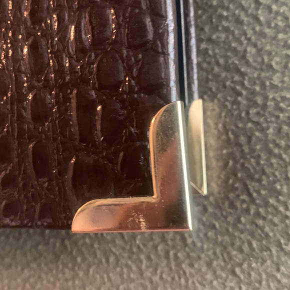 New brown embossed photo album. 100 double-sided pages. Hold 5” x 7” photos. - Picture 5 of 12